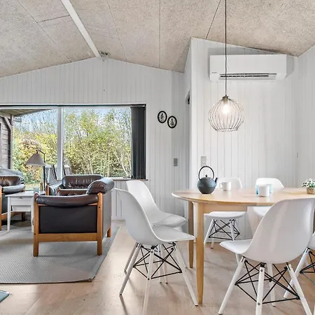 Dom wakacyjny Three-bedroom In *